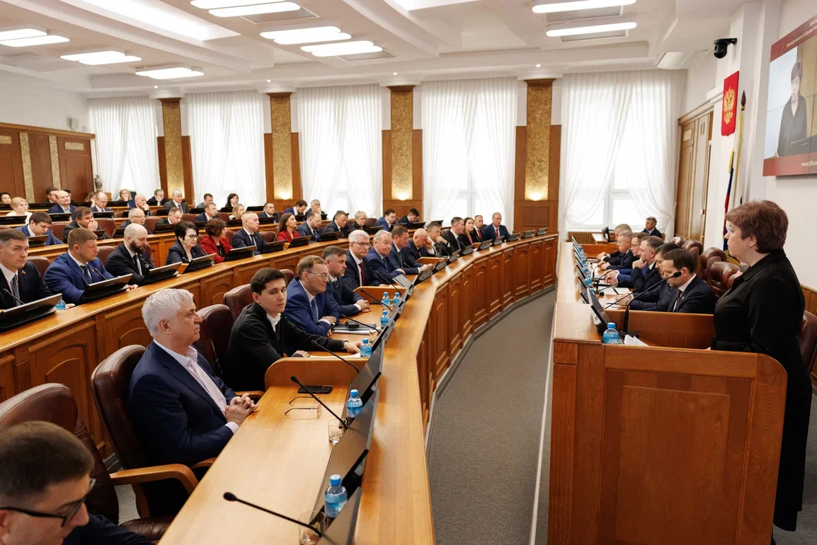 На заседании Законодательного Собрания принят закон, упрощающий процедуру получения льгот на проезд для федеральных льготников