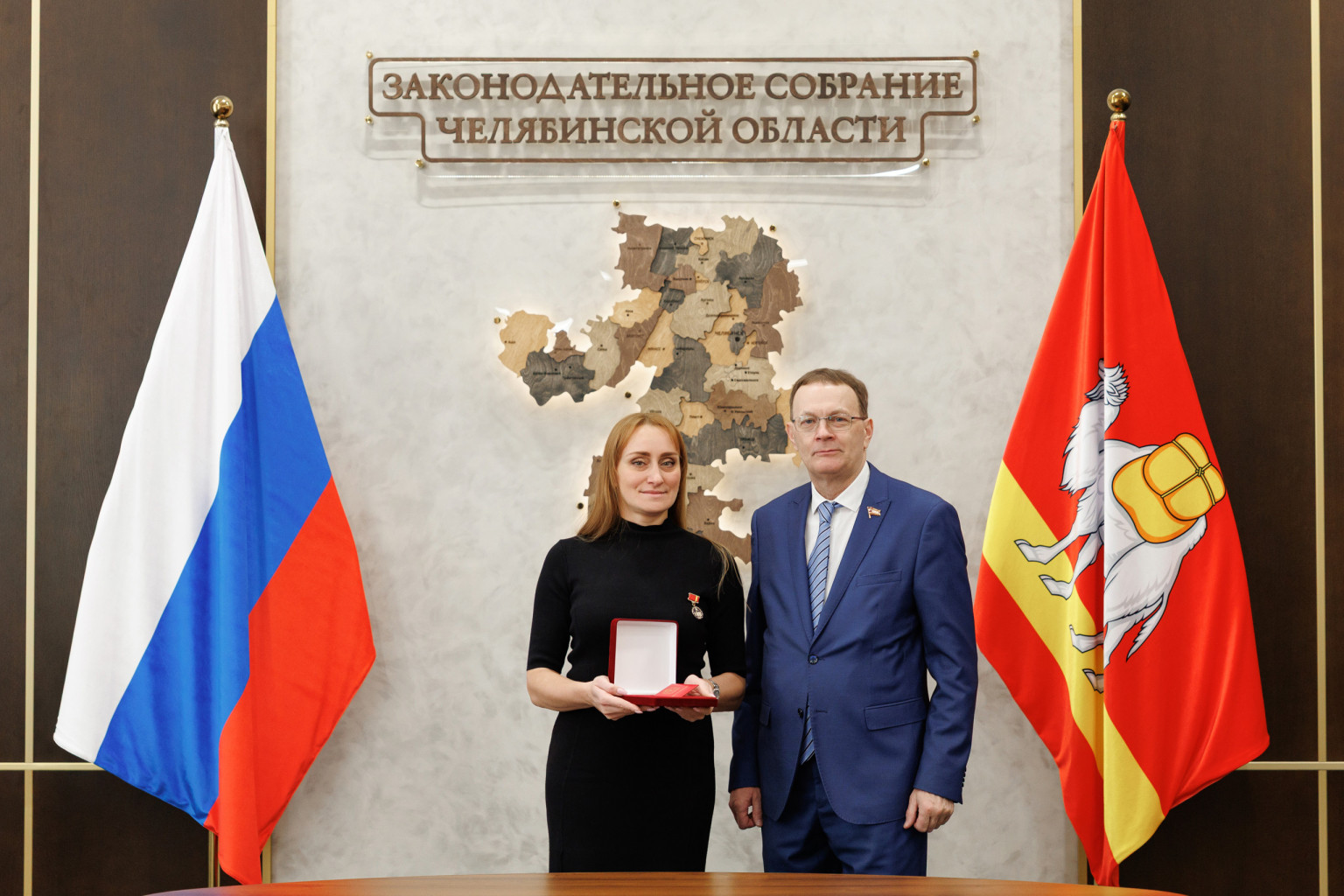 Владимир Перезолов поблагодарил сотрудника сельскохозяйственного предприятия за профессионализм 