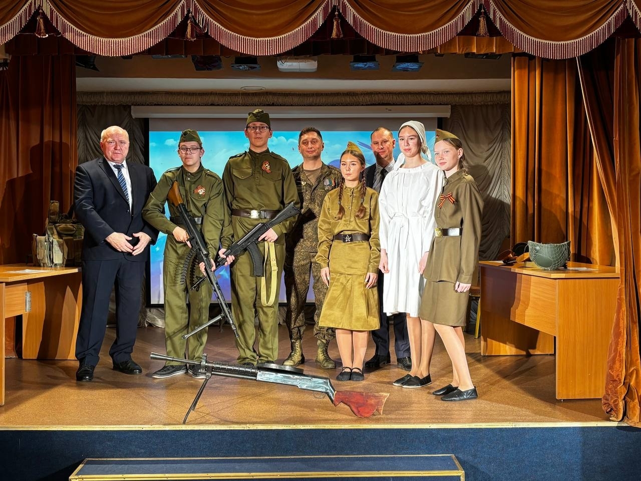 Александр Заозёров провел урок мужества для учащихся лицея РЖД №4 