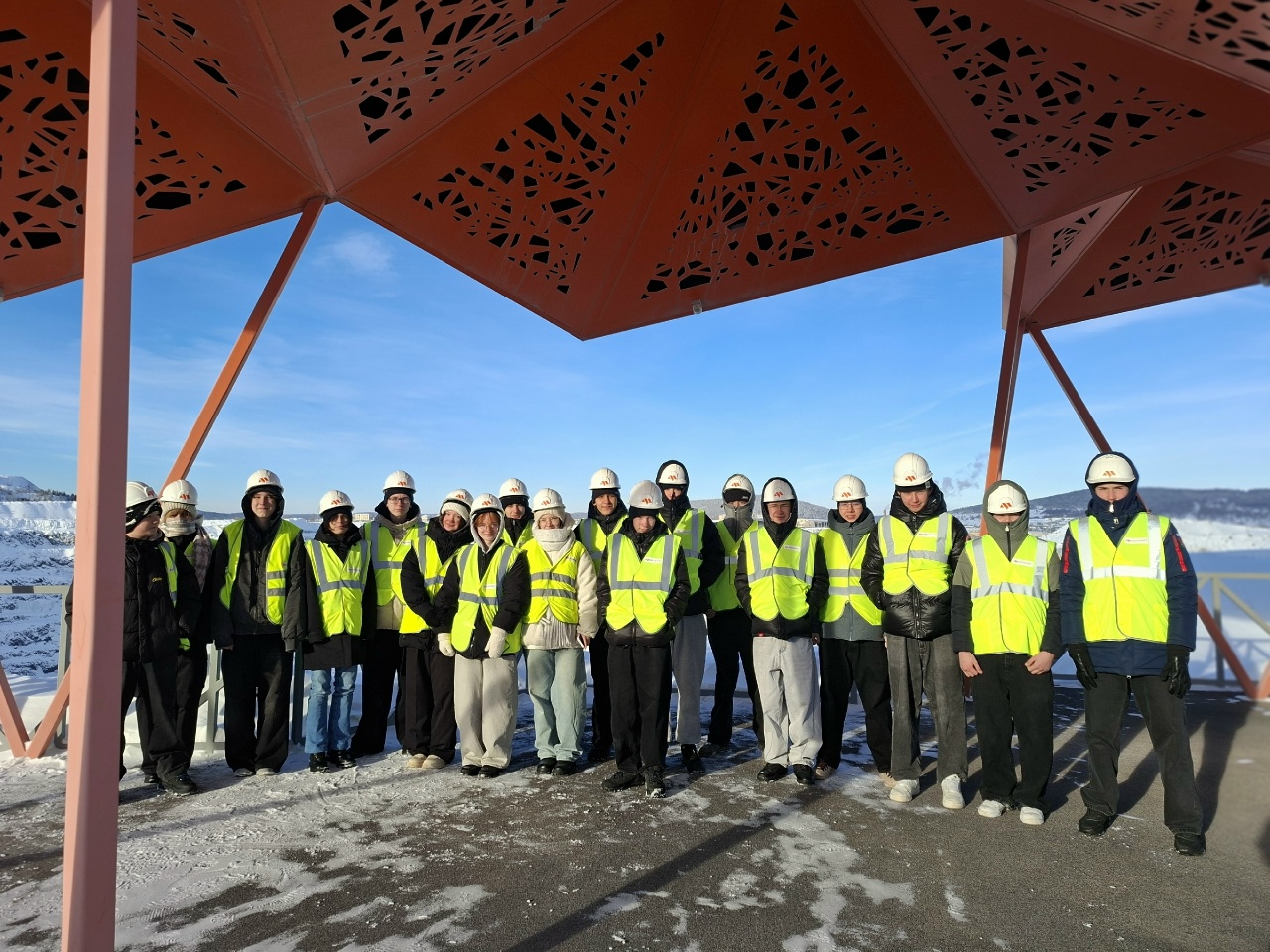 Евгений Терентьев организовал для школьников Трёхгорного экскурсию на саткинский «Магнезит»