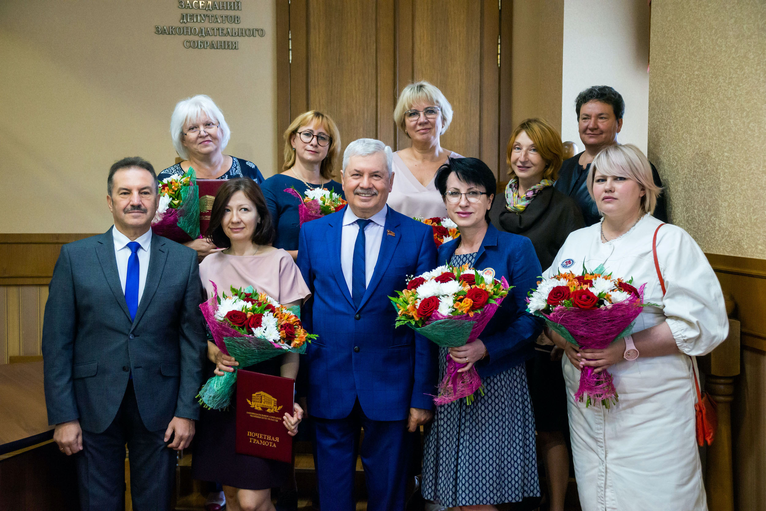 Награды законодательного собрания. Награды ЗСО Челябинской области. Награждение медицинских работников в ТОКБ. Награждение медиков вчера в Тульской областной больнице видео.