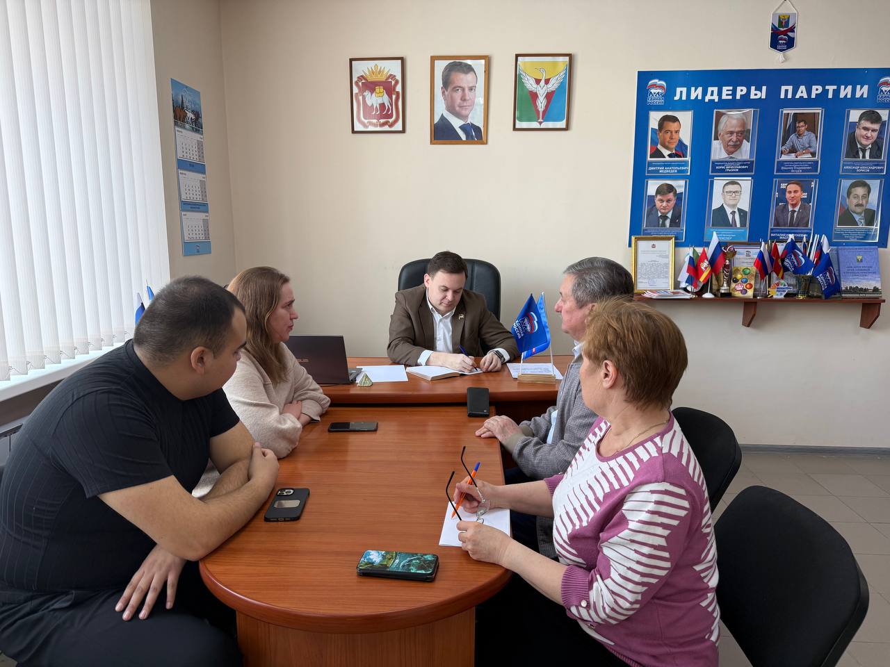 Владислав Уланов провёл рабочий день в Октябрьском округе