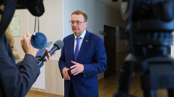 Первый заместитель председателя комитета Законодательного Собрания по промышленной политике, энергетике, транспорту и тарифному регулированию Владимир Перезолов о новом перспективном направлении скоростного электропоезда