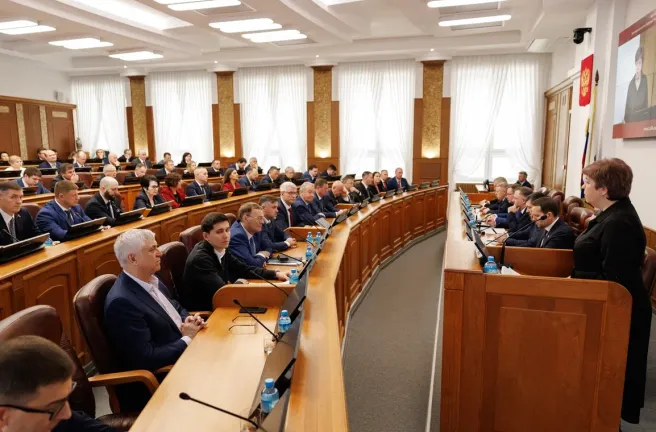 На заседании Законодательного Собрания принят закон, упрощающий процедуру получения льгот на проезд для федеральных льготников