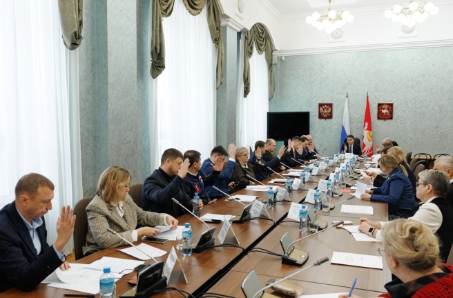 Комитет по строительной политике и ЖКХ обсудил меры государственной поддержки отдельных категорий граждан для улучшения жилищных условий на территории Челябинской области