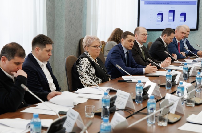 Комитет по строительной политике и ЖКХ рассмотрел итоги проведения в 2025 году капитального ремонта многоквартирных домов на территории Челябинской области 