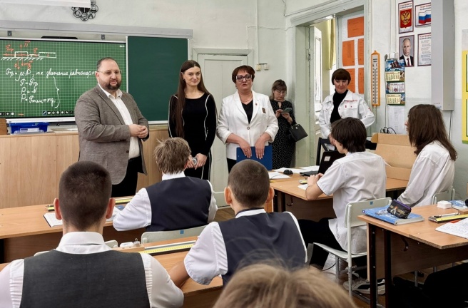 Светлана Буравова и Дмитрий Клеутин побывали с рабочей поездкой в Карталинском и Брединском округах