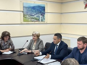 Депутат Законодательного Собрания Олег Садовских провел встречу с ветеранами Златоуста