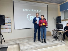 Депутат Олег Садовских поздравил волонтеров с днем рождения отряда