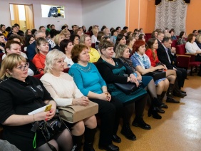 Председатель Законодательного Собрания области Александр Лазарев и депутат Владимир Перезолов приняли участие в заседании фракции «Единая Россия» в Собрании депутатов и в отчете главы Увельского района