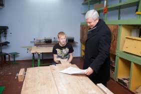 Председатель Законодательного Собрания Владимир Мякуш побывал с рабочим визитом в школе-интернате села Тюбук