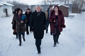 Председатель Законодательного Собрания Владимир Мякуш побывал с рабочим визитом в школе-интернате села Тюбук