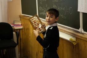 Председатель Законодательного Собрания Владимир Мякуш побывал с рабочим визитом в школе-интернате села Тюбук