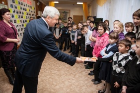 Председатель Законодательного Собрания Владимир Мякуш побывал с рабочим визитом в школе-интернате села Тюбук