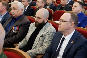 Церемония передачи копий боевых знамен воинских формирований