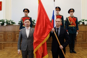 Церемония передачи копий боевых знамен воинских формирований