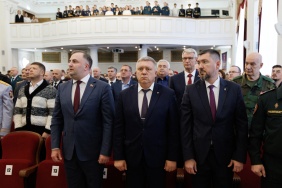 Церемония передачи копий боевых знамен воинских формирований