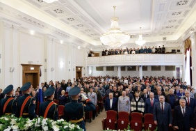 Церемония передачи копий боевых знамен воинских формирований