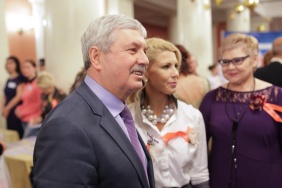 Владимир Мякуш вручил специальные призы победителям конкурса юных талантов в области искусства на соискание премии «Андрюша»