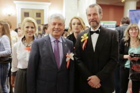 Владимир Мякуш вручил специальные призы победителям конкурса юных талантов в области искусства на соискание премии «Андрюша»