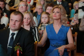 Владимир Мякуш вручил специальные призы победителям конкурса юных талантов в области искусства на соискание премии «Андрюша»