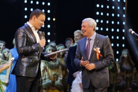 Владимир Мякуш вручил специальные призы победителям конкурса юных талантов в области искусства на соискание премии «Андрюша»