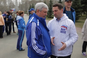 Сегодня депутаты и аппарат Законодательного Собрания вышли на традиционный весенний субботник в Сад Победы