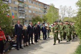 Зайти в гости к ветерану, поговорить в уютной домашней обстановке, расспросить о проблемах и возможности оказания помощи стало доброй традицией не только в преддверии знаменательных дат или праздников.